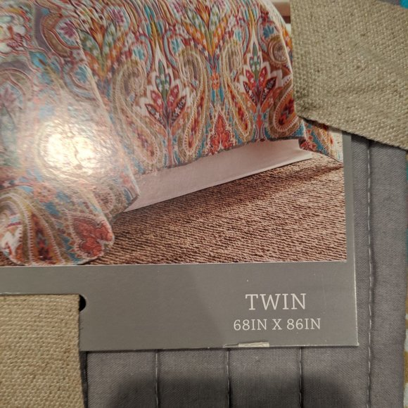 NEW Marciella Twin Quilt AND 2 Shams - Picture 4 of 6